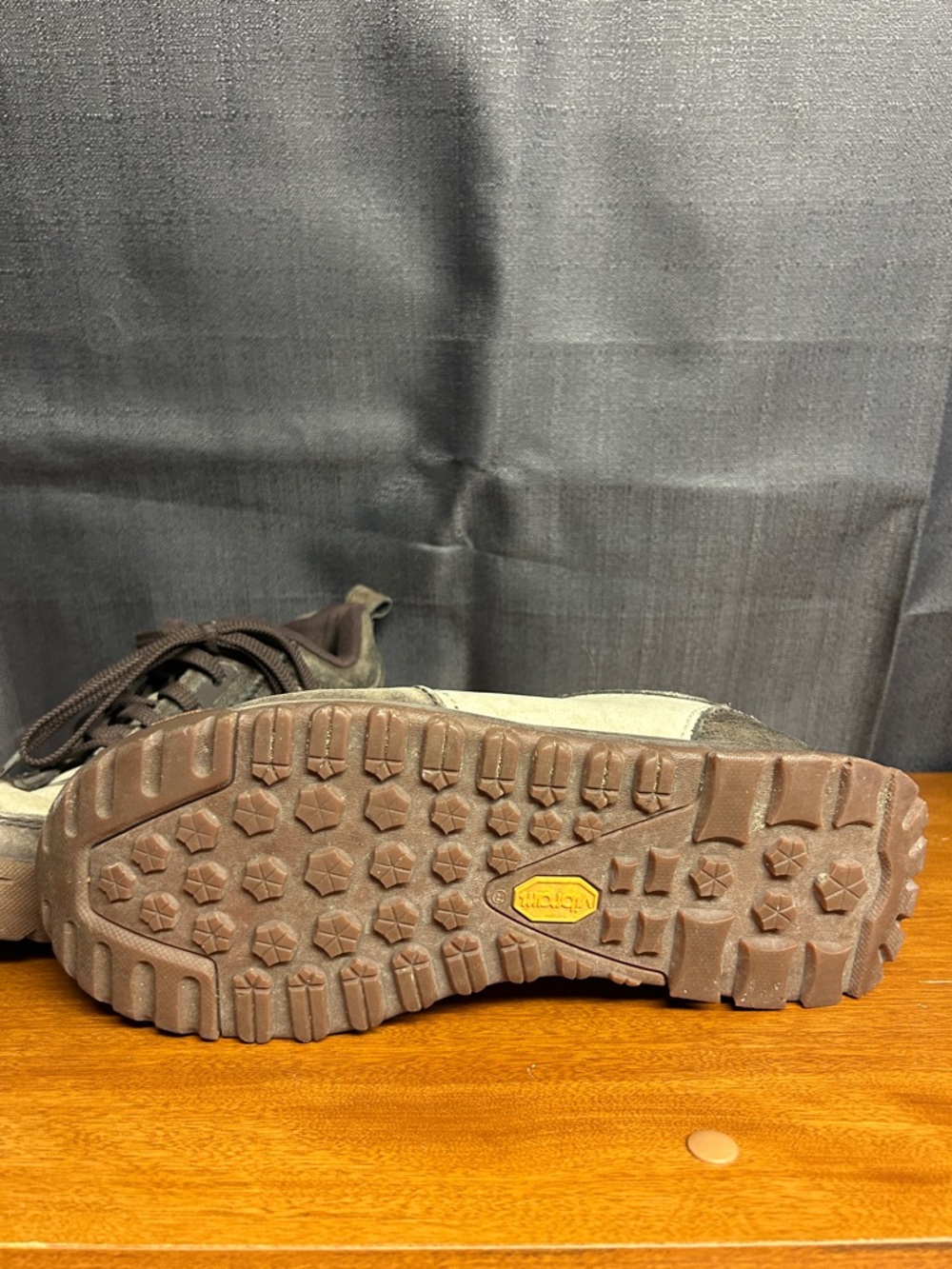 Patagonia Suede Low-Top Hiking Sneakers Boaris Hiking Trail shoes Vibram Size 8 - Picture 5 of 7